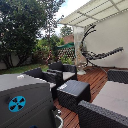 Chambre Prive Dans Une Maison Avec Terrasse Et Jardin Salles De Bain Partagees Apartment Lille Exterior photo